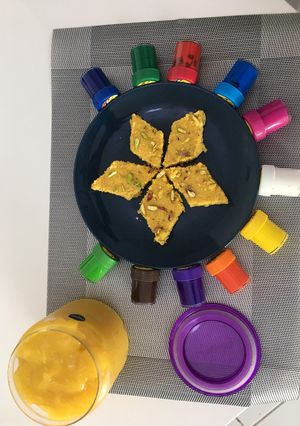 મેંગો કલાકંદ (Mango Kalakand recipe in Gujarati) રેસીપી મુખ્ય ફોટો