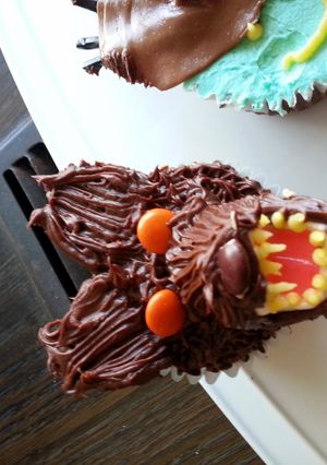 A picture of werewolf cupcake.