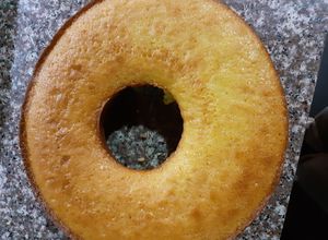 Una foto de Torta común con ralladura de limón es rica