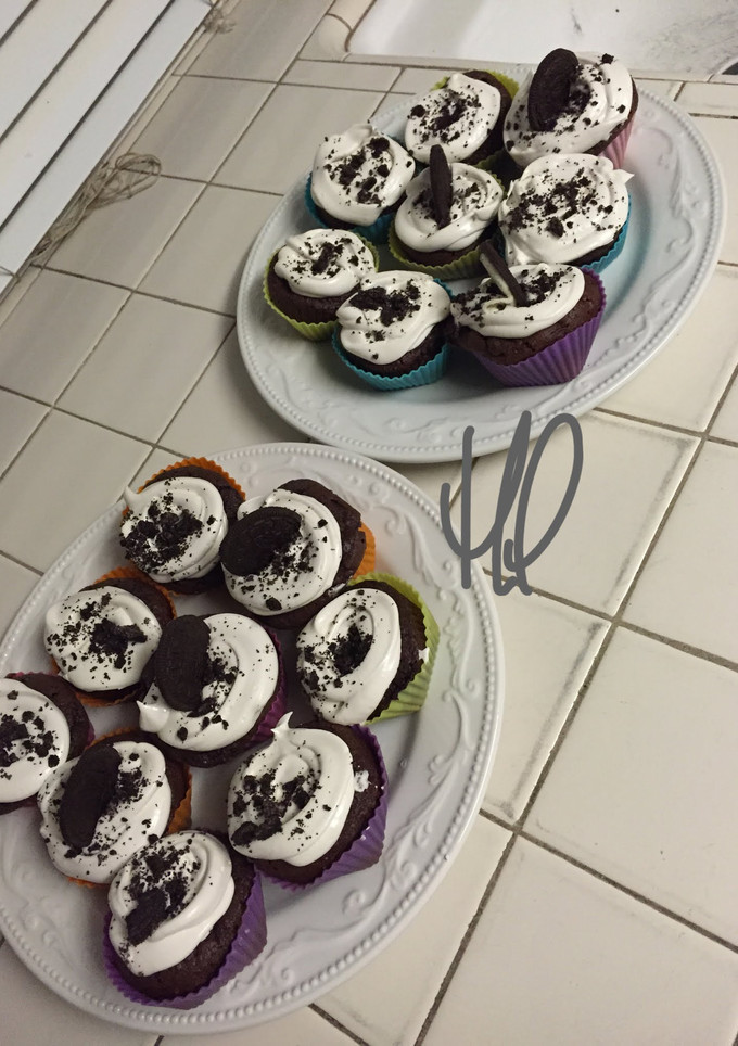 A picture of Oreo Cupcakes.