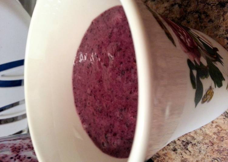 Recipe of Homemade blueberry and banana smoothie