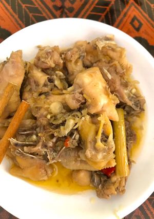 Hình của món Gà kho xả ớt.