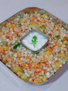 સાબુદાણાની ખીચડી (Sabudana Khichdi Recipe In Gujarati) રેસીપી મુખ્ય ફોટો
