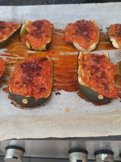 Una foto de Calabacines rellenas de atún
