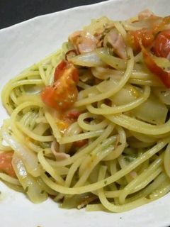 A picture of Tomato and Basil Sauce Pasta.