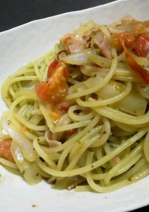 A picture of Tomato and Basil Sauce Pasta.