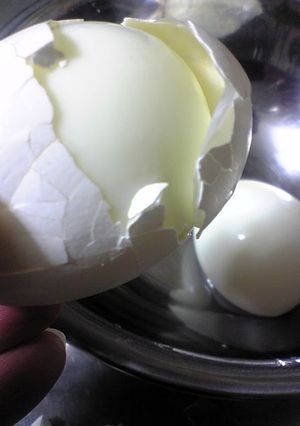 A picture of 3-Minute Hard Boiled Eggs in a Frying Pan.