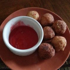A picture of Conch fritters..