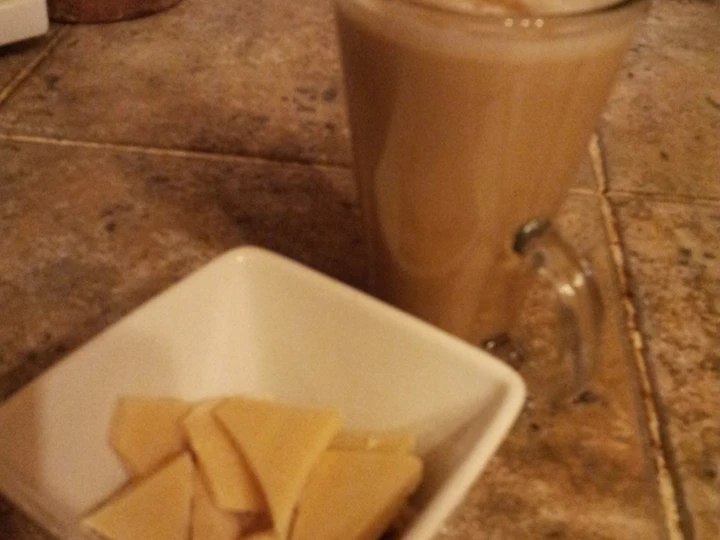 Easy Steps to Make Recipes A &amp;#39;latte&amp;#39; the old fashioned way with smooth caramel sauce and hand made white chocolate chunks the Delicious Make You Drink.