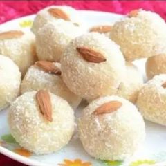 A picture of Nariyal ke ladoo (coconut ladoo).