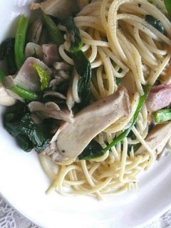 A picture of Spinach and Mushroom Spaghetti.