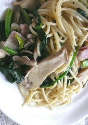 A picture of Spinach and Mushroom Spaghetti.