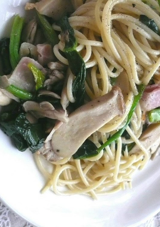 A picture of Spinach and Mushroom Spaghetti.