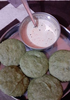 A picture of Moong Spinach Idli.