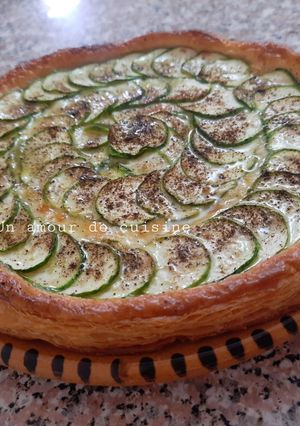 Une photo de Tarte à la courgette moutarde et fromages 🍴