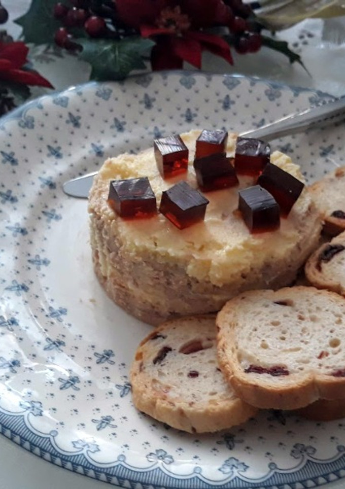 Una foto de Foie con crema de queso y gelatina de PX