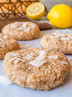 Una foto de Cookies de coco y limón al micro