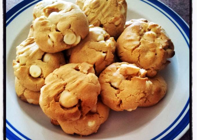 White Choc & Macadamia Cookies