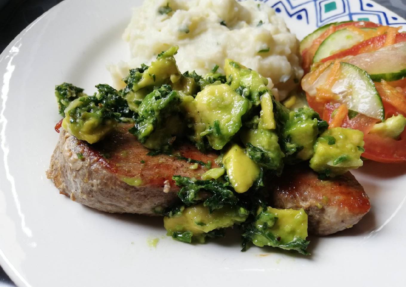 Atún en salsa de aguacate