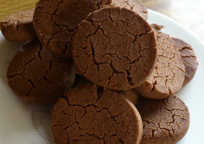 Make an Easy and Crispy Cocoa Cookie Dough in 10 Minutes Using a Bag