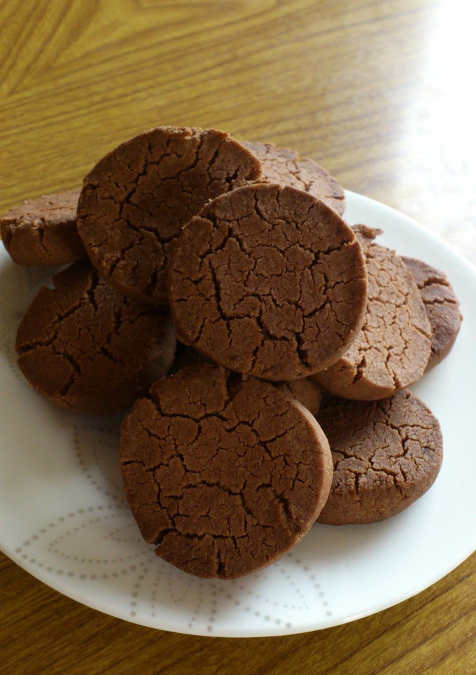 A picture of Make an Easy and Crispy Cocoa Cookie Dough in 10 Minutes Using a Bag.