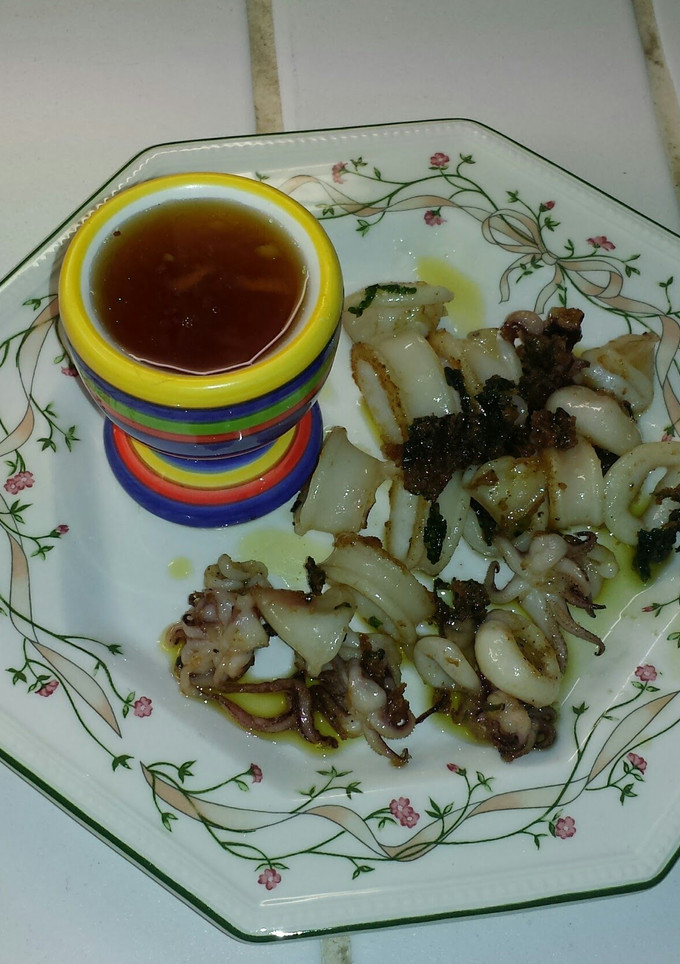 A picture of Fried Squid with Ginger Soy Sauce.