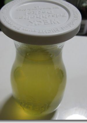 A picture of Ruruko's Macrobiotic Soup Stock with Konbu & Shiitake Mushrooms.