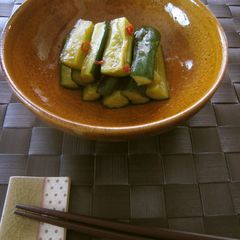 A picture of Spicy Pounded Cucumber.