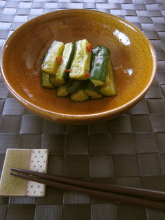 A picture of Spicy Pounded Cucumber.