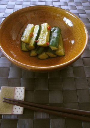 A picture of Spicy Pounded Cucumber.