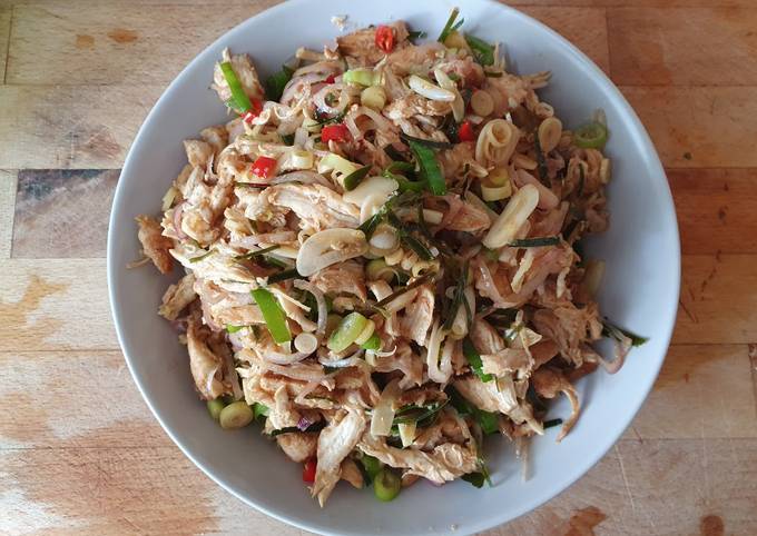 Langkah Mudah untuk Menyiapkan Ayam Suwir Sambal Matah #diet yang Lezat Sekali