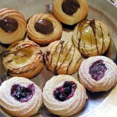 A picture of Russian Cakes.
