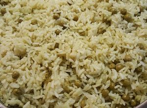 Una foto de Arroz verde con chicharos