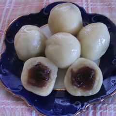 A picture of Sleek and Delicious! Tofu Shiratama with Sweet Beans Paste.