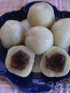 A picture of Sleek and Delicious! Tofu Shiratama with Sweet Beans Paste.