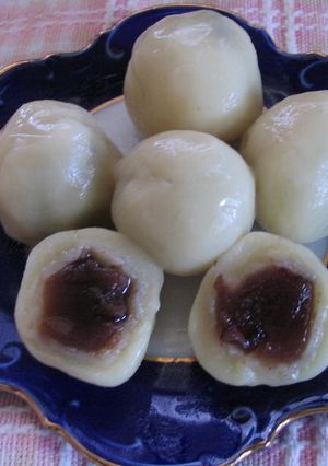 A picture of Sleek and Delicious! Tofu Shiratama with Sweet Beans Paste.