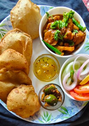 बाजरे का पूरी(रेसिपी शिखा स्वरूप के द्वारा हिंदी में) रेसिपी मुख्य फोटो