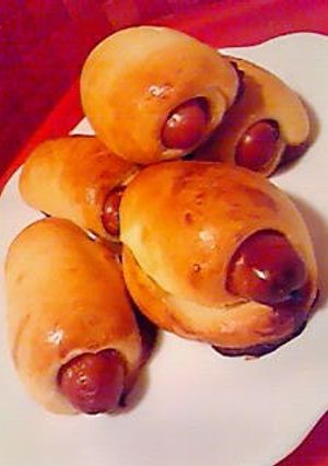 A picture of 3-Ingredient Sausage Rolls (without proofing).