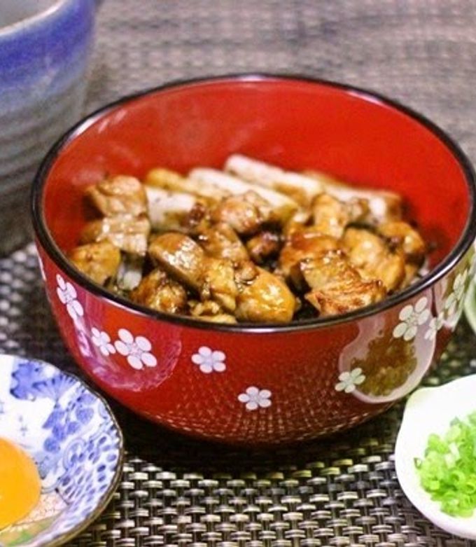 A picture of Hitsumabushi-style Chicken over Rice.