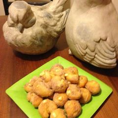 A picture of Snickerdoodle poppers.