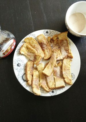 A picture of French Toast Sticks.