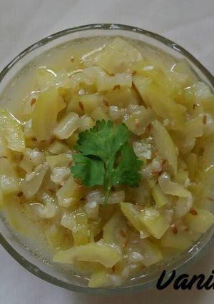 A picture of Plain lauki (bottlegaurd).