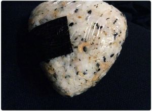 Hình của món Cơm nắm hàn quốc-đồ ăn picnic ⛺.