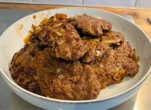Une photo de Durum kefta sauce piquante au yaourt