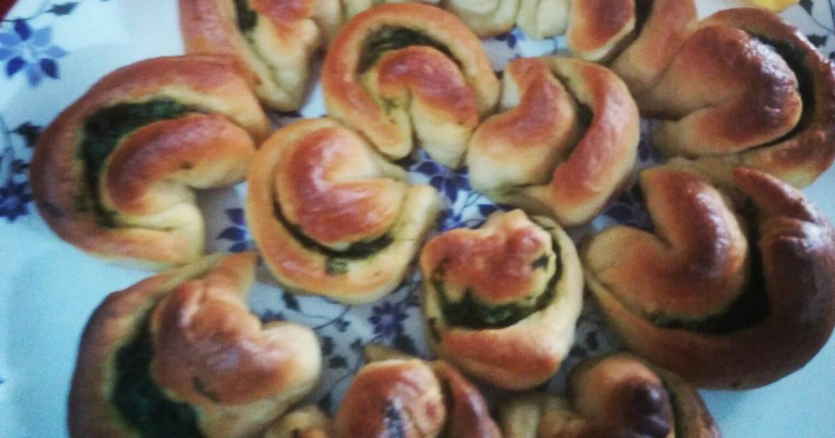Spinach garlic flower bread Recipe by Kavita Kapoormehrotra.1 Cookpad