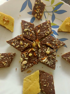 चॉकलेट बर्फी(chocolate barfi recipe in Hindi) रेसिपी मुख्य फोटो