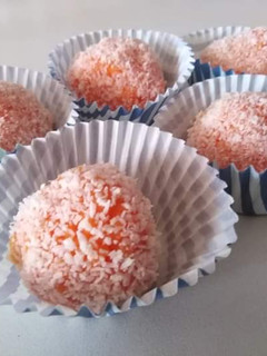 Una foto de Bolitas de calabaza y coco