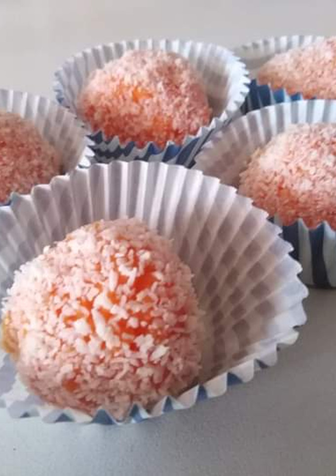 Una foto de Bolitas de calabaza y coco