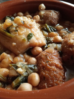 Una foto de Garbanzos de bote 🫙 con Bacalao 🐟 y espinacas🥬