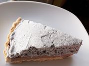 Una foto de merengue fresas